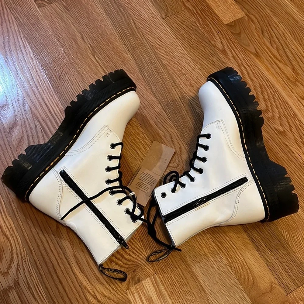 SALE NWT Dr Martens Jadon Smooth Leather Platform Boots White Size 8